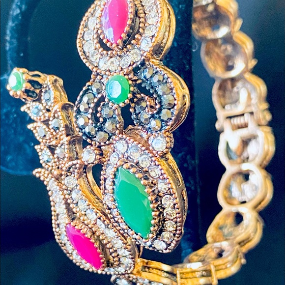 BOHEMIAN GORGEOUS ANTIQUE GOLD BRACELET with Green & Red Beautiful Stones - Picture 9 of 13